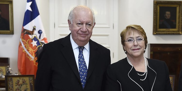 Choque de titanes: Bachelet y Lagos se enfrentan por listas para elección de Constituyentes