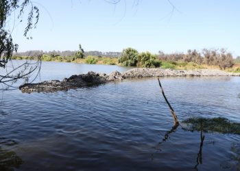 Gobernador Mundaca denuncia intervención en la desembocadura del río Maipo