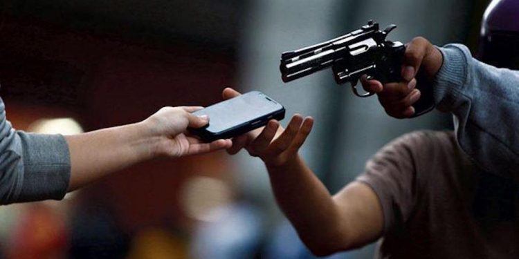 Encuesta CEP: 60% apunta a delincuencia como principal problema