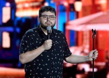 Luis Slimming se ganó al público de Olmué con brillante rutina de humor