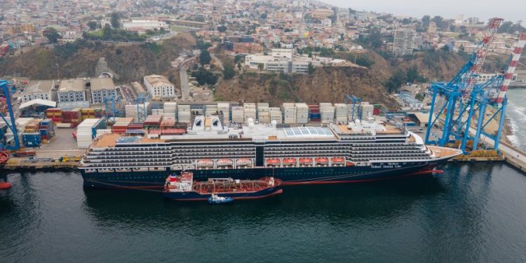 6.000 nuevos turistas llegan hasta Valparaíso en dos cruceros