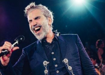 Alejandro Fernández reconoce que en sus conciertos «me gusta echarme mi traguito»
