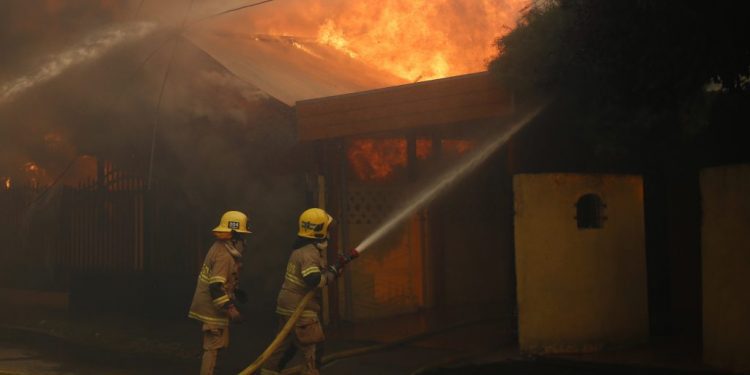 Región de Ñuble: Se mantienen activos 15 incendios forestales