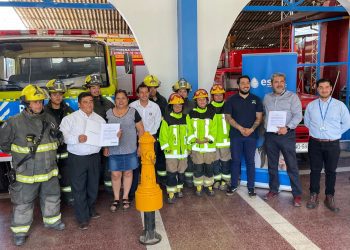 Esval y Bomberos de San Esteban sellan convenio para recaudar fondos