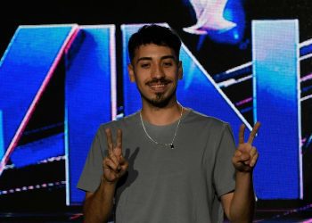 Revisa los mejores memes que dejó la presentación de Diego Urrutia en Viña