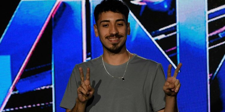 Revisa los mejores memes que dejó la presentación de Diego Urrutia en Viña