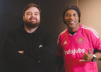 ¡Bomba! Ronaldinho fichó en equipo de la Kings League