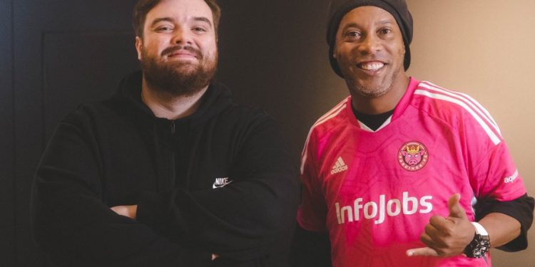 ¡Bomba! Ronaldinho fichó en equipo de la Kings League