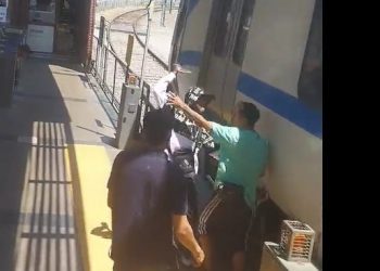 [Video] Valparaíso: Registran brutal pelea a cuchillos en Estación Barón