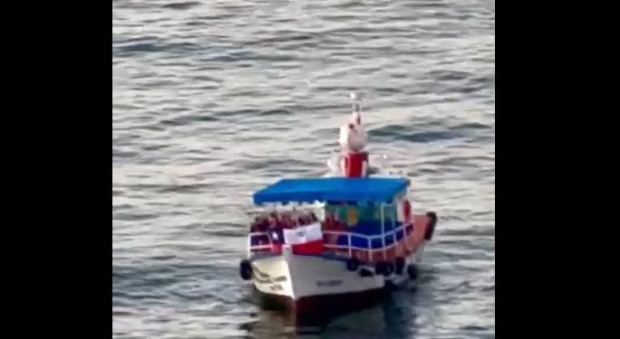 [Festival Viña 2023] Fanáticas llegaron ¡en bote! para ver a Karol G