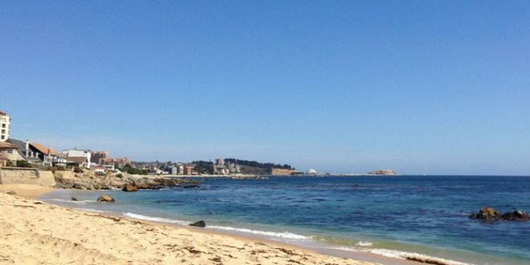 Padre muere ahogado en Algarrobo tras intentar rescatar a su hijo