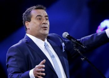 Dino Gordillo criticó a Karol G por regalar la Gaviota de Oro