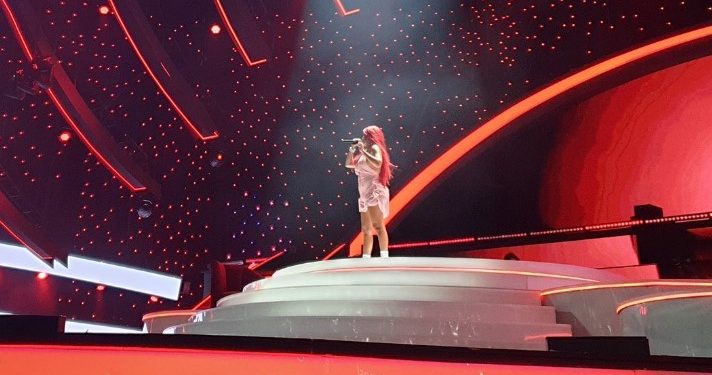 Revisa los memes que dejó la presentación de Karol G