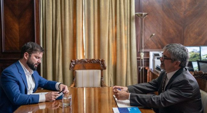 Presidente Boric visita Ministerio de Hacienda para revisar perspectivas económicas