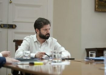 Cadem: Aprobación de Presidente Boric aumenta dos puntos hasta el 32%