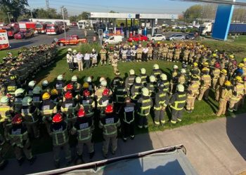 Fallece voluntaria de Bomberos mientras combatía incendios en el sur del país