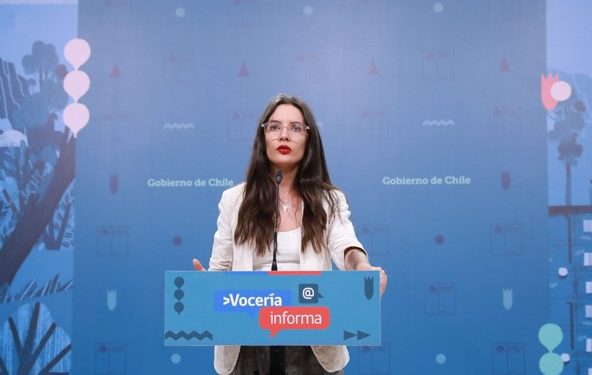 Ministra Camila Vallejo se casó en reservada ceremonia