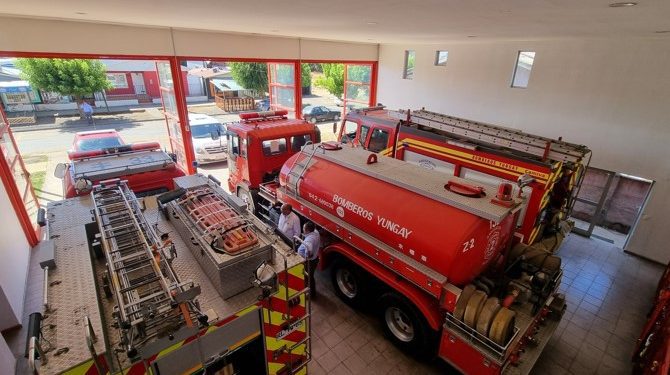 200 Bomberos de Valparaíso y Viña del Mar se trasladan a combatir incendios en el sur