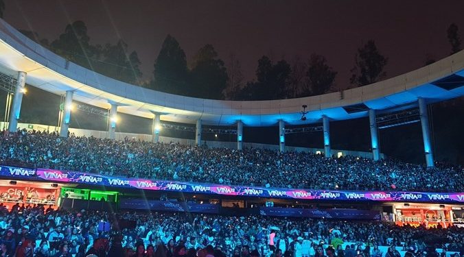 Hacen pedazos el horario del Festival: Artistas se presentan en la madrugada