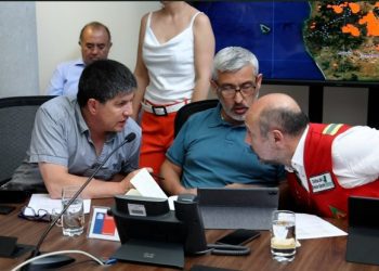 Subsecretario Monsalve desmiente ataques armados a naves que apagan incendios