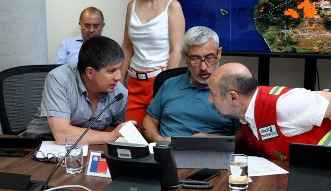 Subsecretario Monsalve desmiente ataques armados a naves que apagan incendios