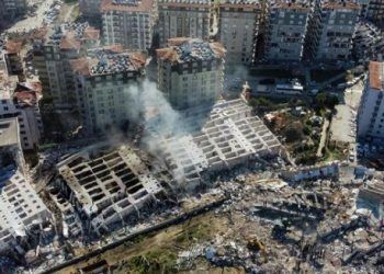 Terremoto en Turquía deja 21.000 víctimas fatales