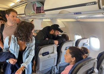 Presidente Boric deja de lado sus vacaciones para visitar regiones afectadas por incendios