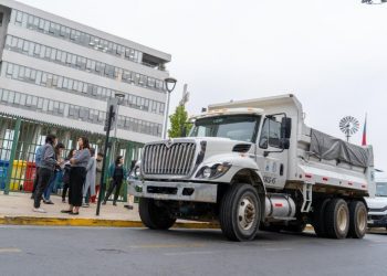 Parte al sur camión con donaciones de vecinos de Quilpué y Villa Alemana