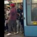 [Video] Hombre amenaza con arma de fuego a pasajeros del Metro de Santiago