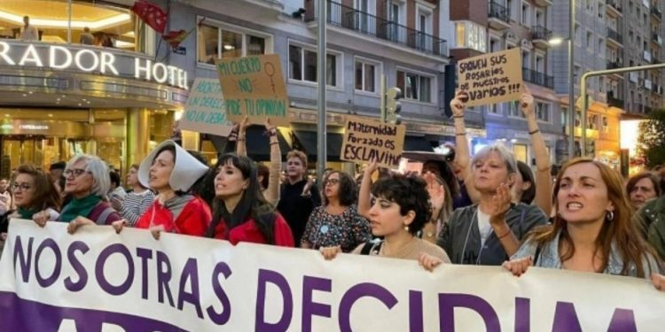 España: Aprueban modificación de ley de aborto