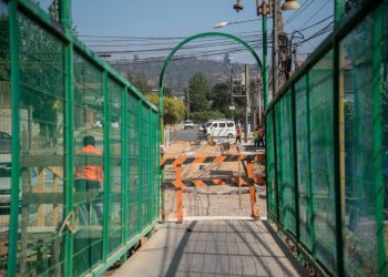 Obras de mejoramiento de pasarela peatonal “El Retiro” en Quilpué registra avances