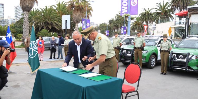 Gobierno Regional de Valparaíso entrega 22 vehículos policiales a Carabineros