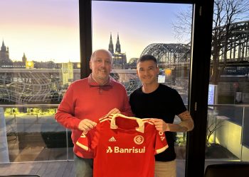 Charles Aránguiz firma pre contrato y volverá a Brasil en julio