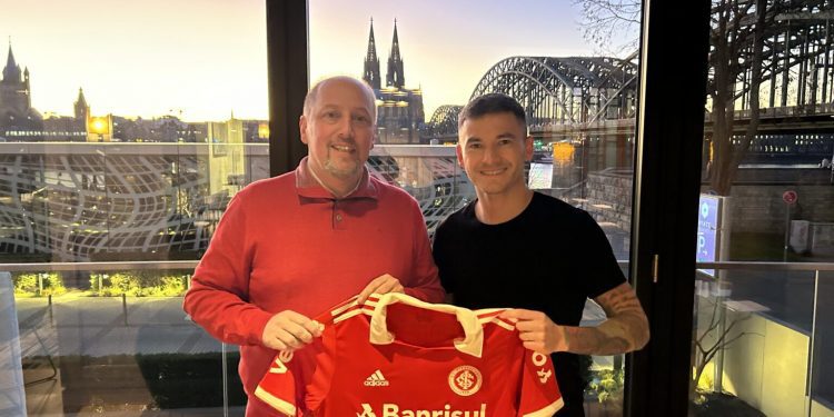 Charles Aránguiz firma pre contrato y volverá a Brasil en julio