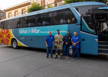 Municipalidad de Viña del Mar dispone de bus para traslado de Bomberos al sur