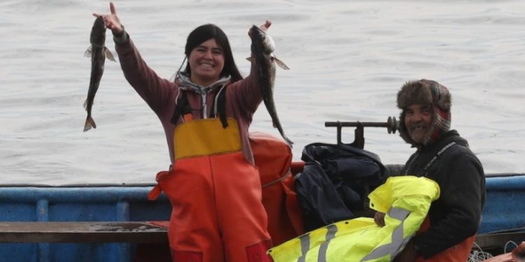 Juana Santillana es la primera mujer en unirse al Sindicato de Pescadores de Caleta Portales