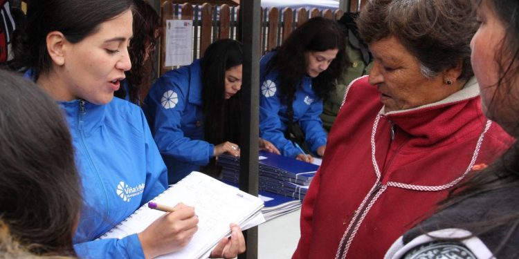 Viña del Mar: 195 vecinos recuperan títulos de dominio después de incendio