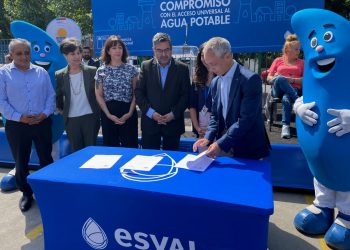 Esval, Minvu y Serviu firman convenio que beneficiará a 31.000 familias