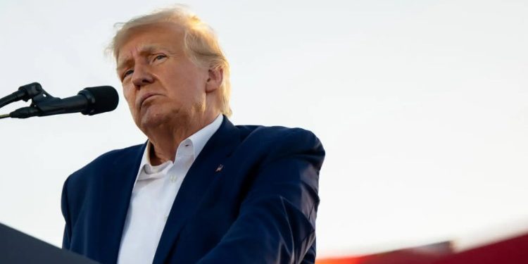 Trump mantiene su libreto: Acusa «Caza de brujas» después de ser imputado