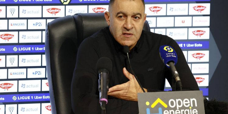 Despiden a entrenador de fútbol por decir «Todos hemos tocado a chicas»