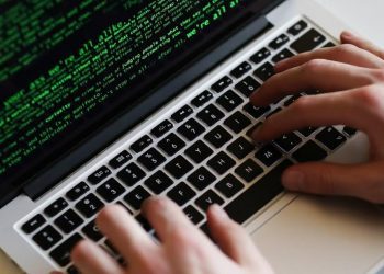 Jóvenes del Sename aprenderán programación para facilitar procesos de reinserción