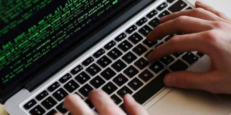 Jóvenes del Sename aprenderán programación para facilitar procesos de reinserción