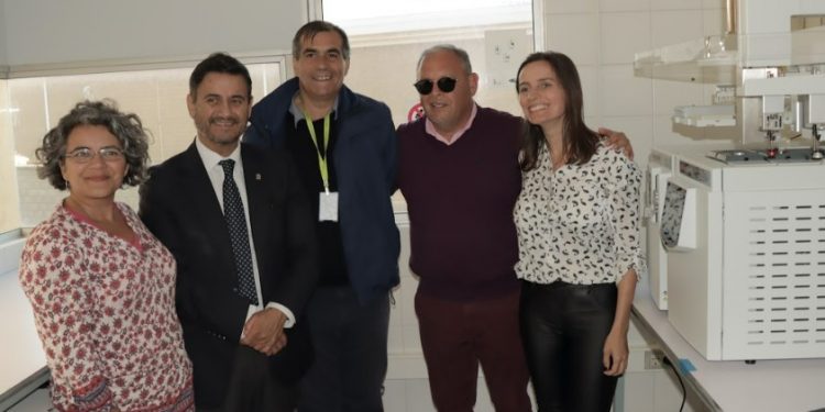 Reciben nuevo cromatógrafo móvil que permitirá monitorear gases en Quintero-Puchuncaví