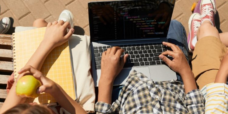 USM ofrece cursos de programación gratuitos para estudiantes de básica y media