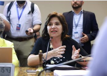 Ministra Uriarte apunta a Pamela Jiles por rechazo de reforma tributaria