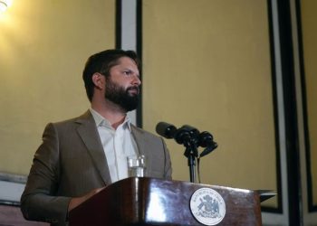 Presidente Boric golpea la mesa y cambia a 15 de 39 subsecretarios