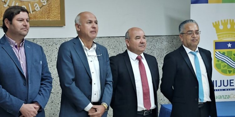 Asumen 4 nuevos directores en establecimientos educacionales en Hijuelas