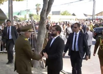 Presidente Boric fue recibido con abucheos y gritos en su contra en responso de Carabinera