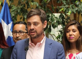 «No podemos ser patriotas de cartón»: PS emplaza a la derecha por mesa de seguridad