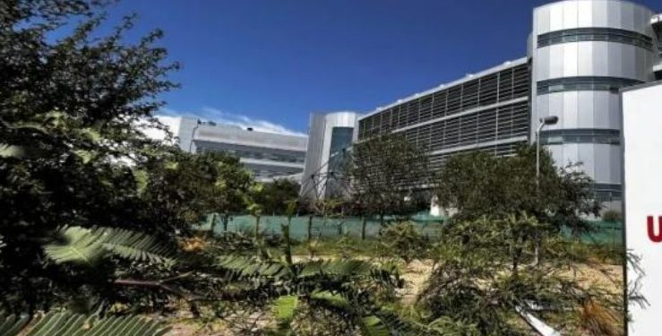 Hospital de Calama recibe dos impactos balísticos en su frontis